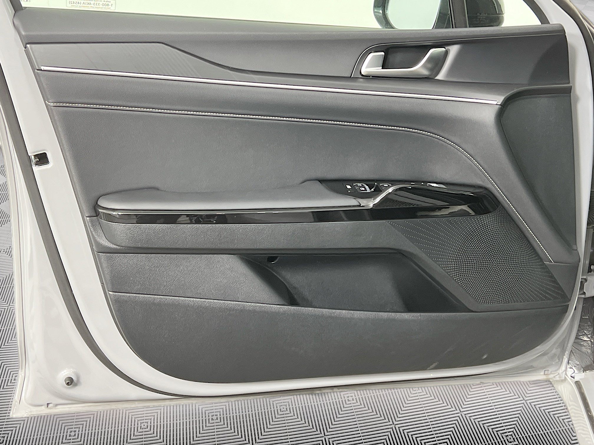 2025 Kia K5 GT-Line - Photo 22