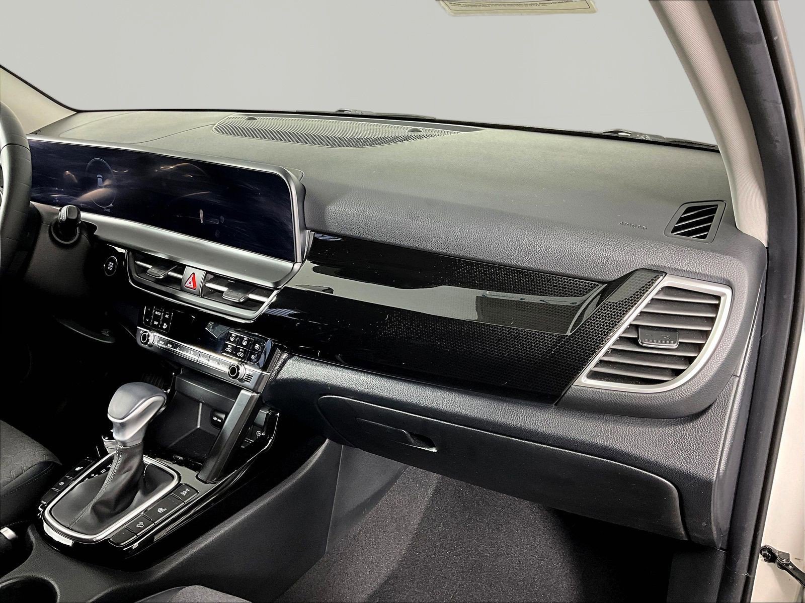 2024 Kia Seltos S - Photo 24