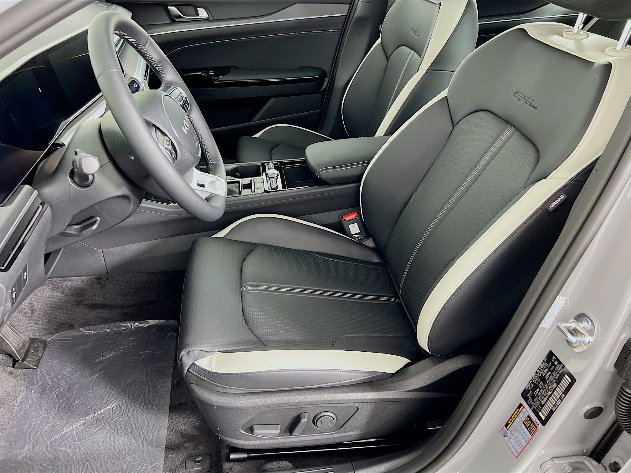 2025 Kia K5 GT-Line photo 3