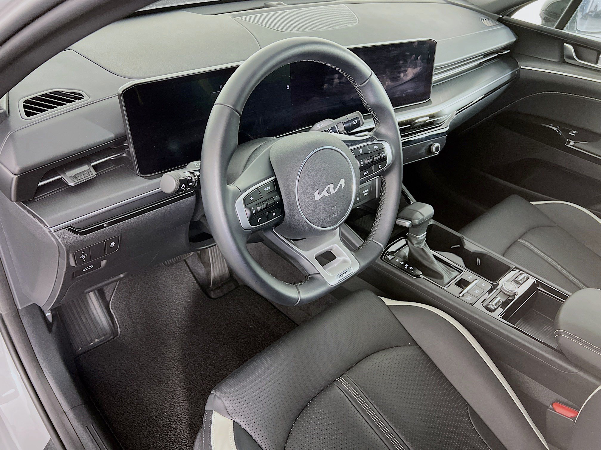 2025 Kia K5 GT-Line - Photo 8