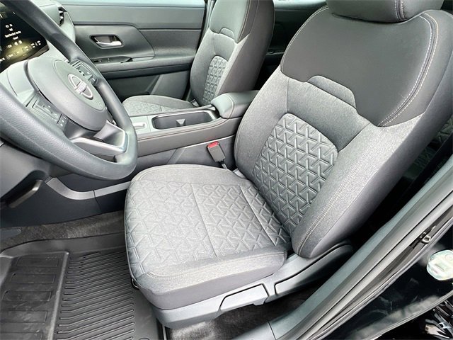 2025 Nissan Kicks SV photo 2