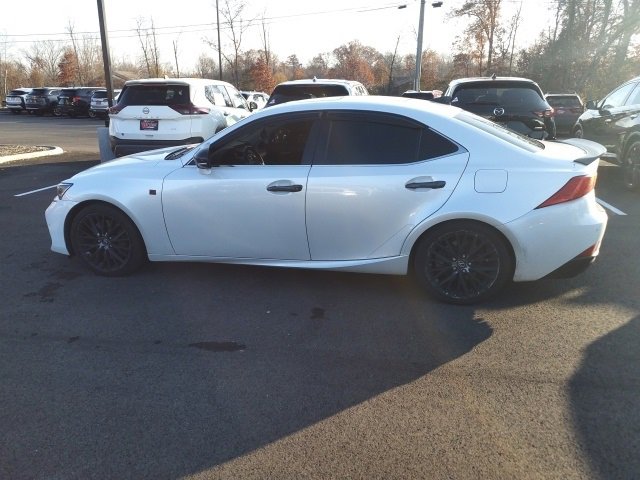 2019 Lexus IS 300 photo 4