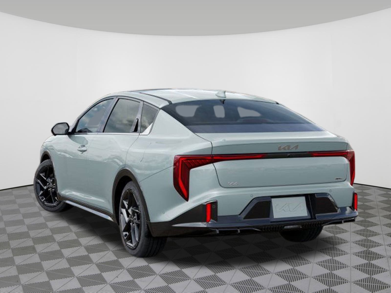 2025 Kia K4 GT-Line Turbo photo 2