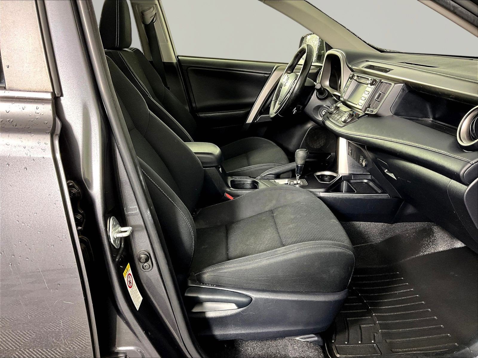 2017 Toyota RAV4 XLE - Photo 26