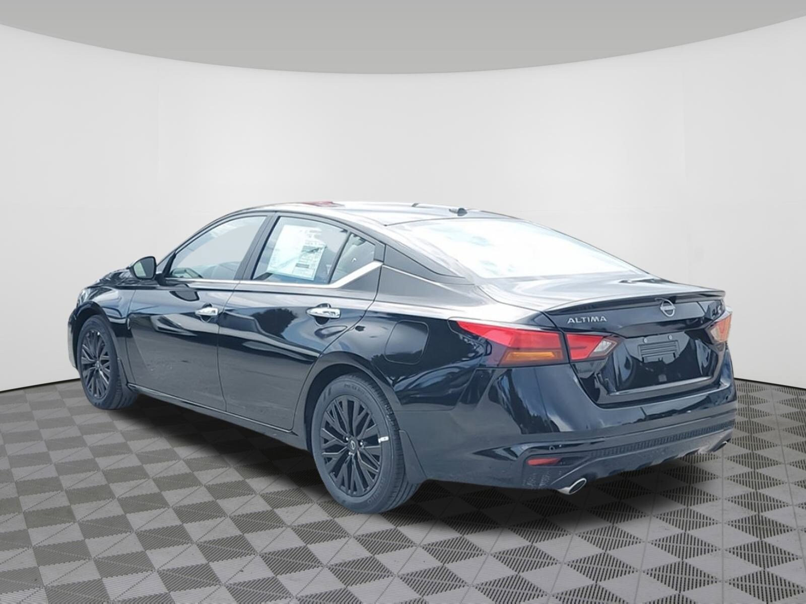 2025 Nissan Altima SV photo 3