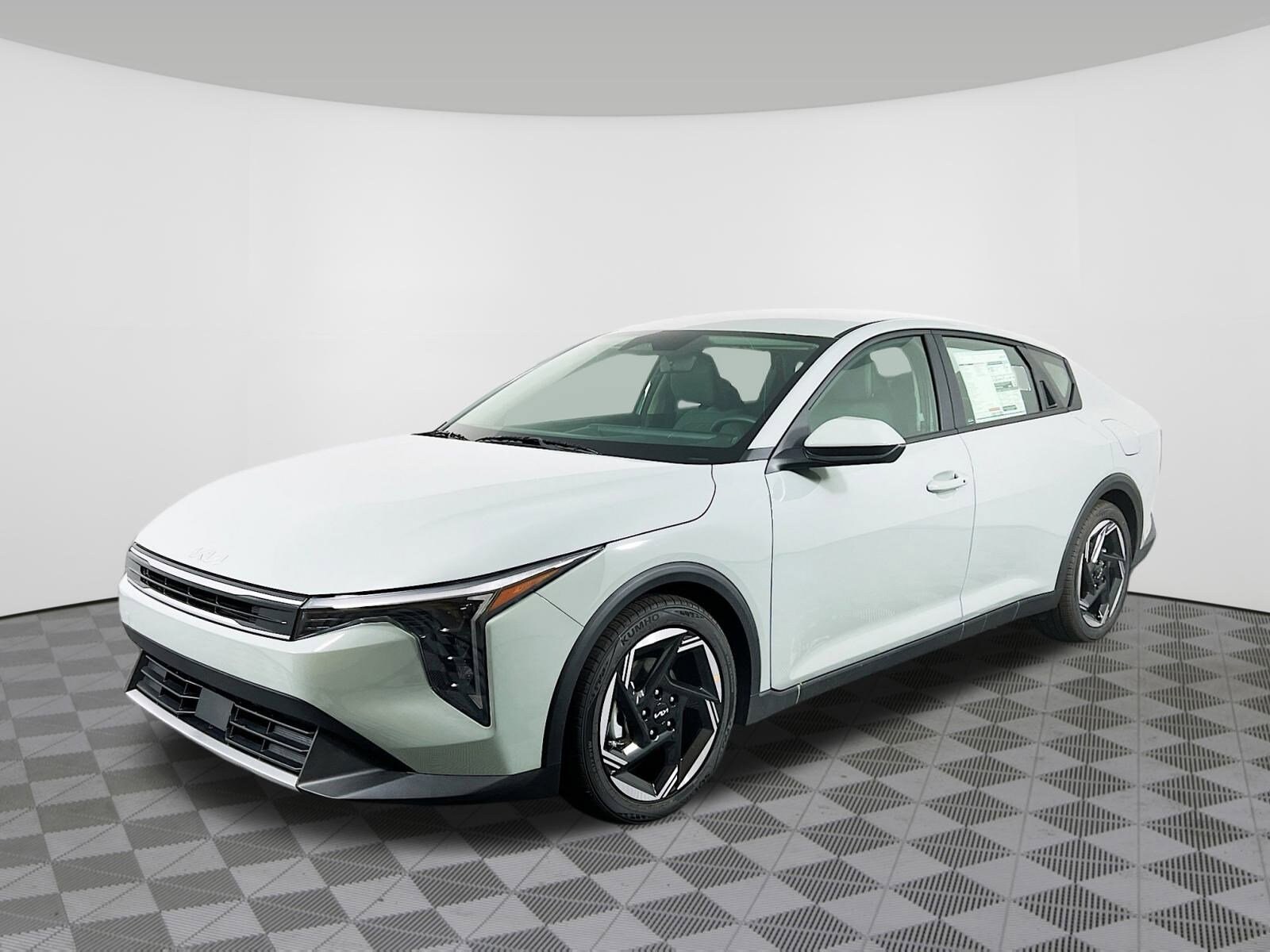 2025 Kia K4 EX photo 2