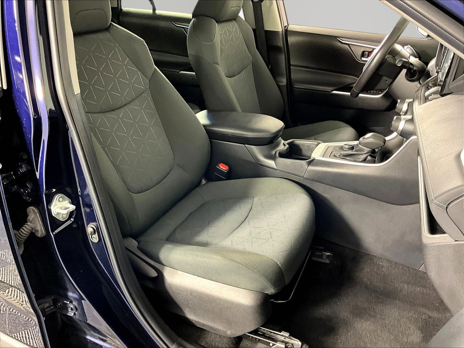 2022 Toyota RAV4 XLE - Photo 29