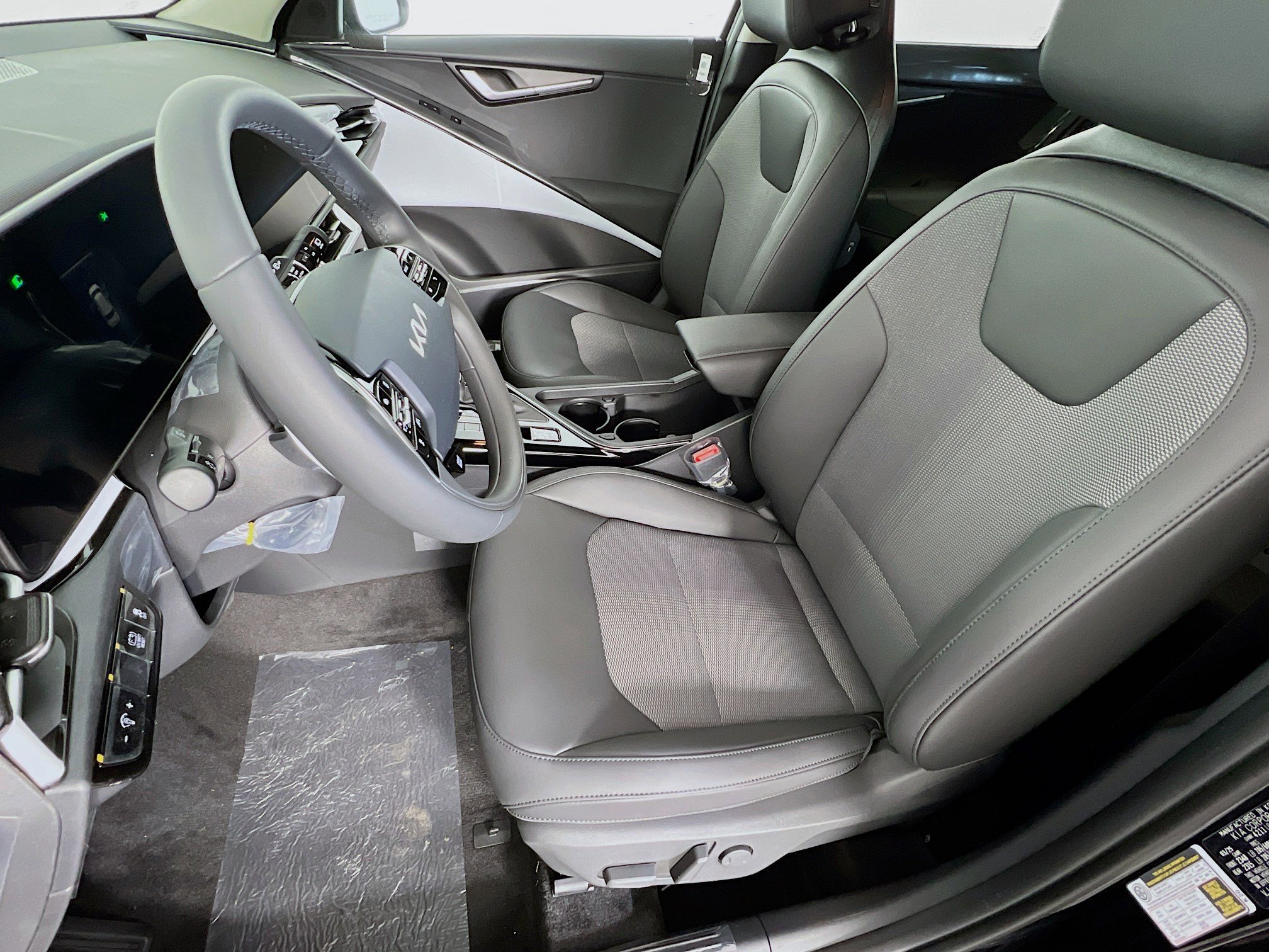 2025 Kia Niro EX photo 3