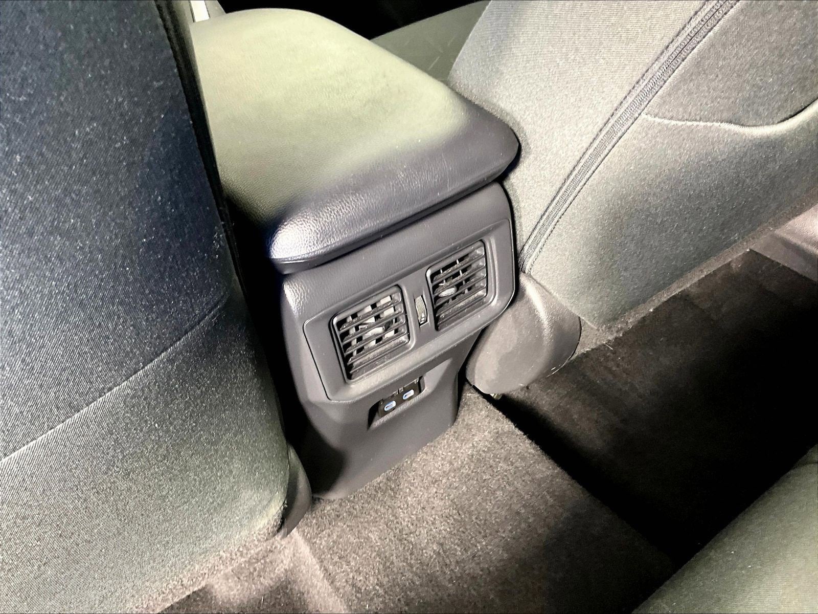2022 Toyota RAV4 XLE - Photo 10