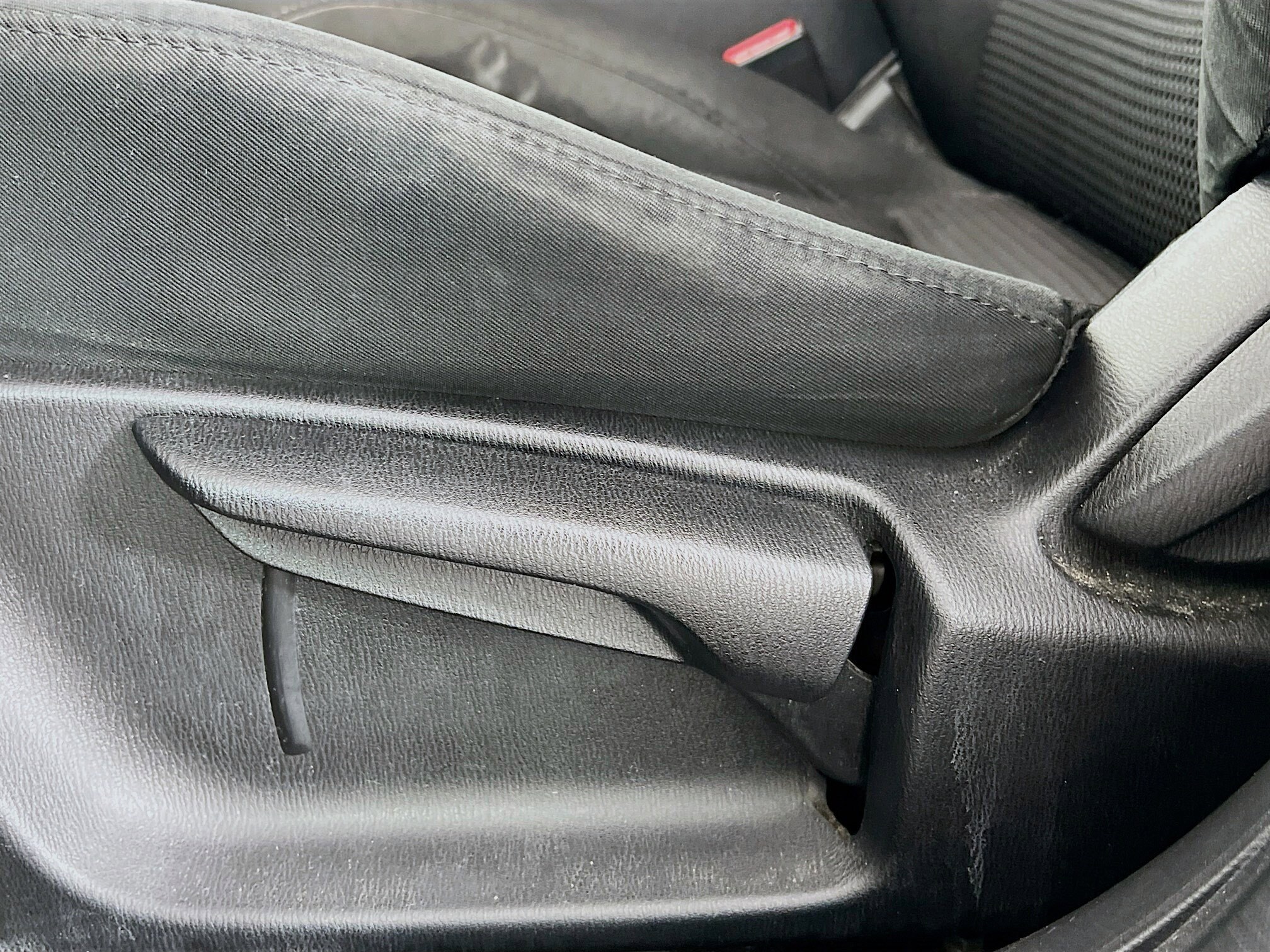 2017 Mazda Mazda3 Sport Sedan photo 3