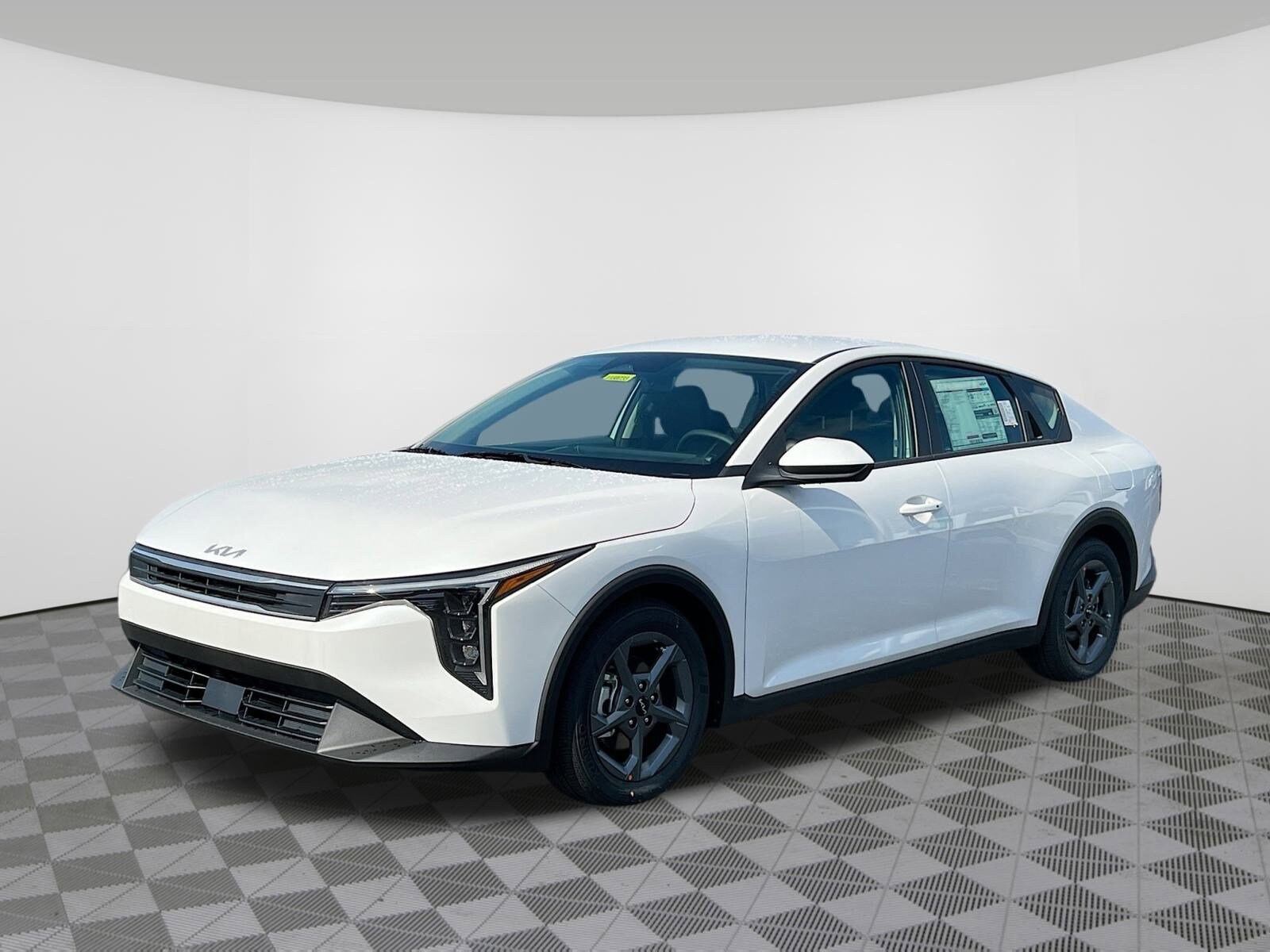2025 Kia K4 LXS photo 2
