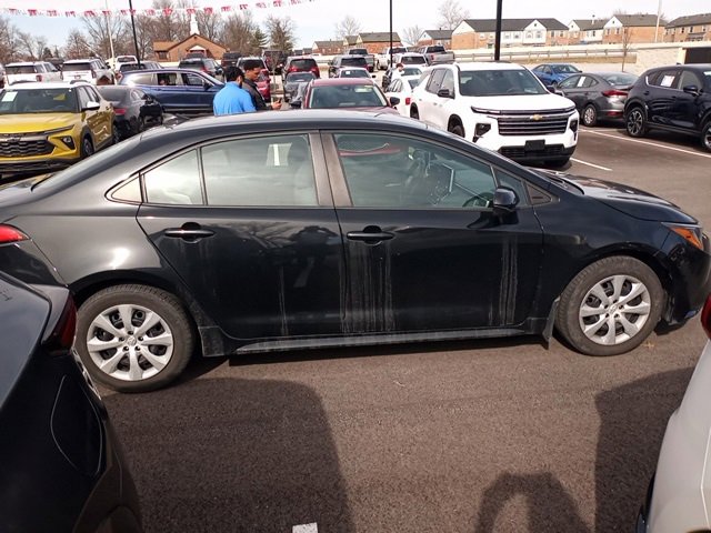 Used 2021 Toyota Corolla LE with VIN 5YFEPMAE3MP162476 for sale in Batavia, OH