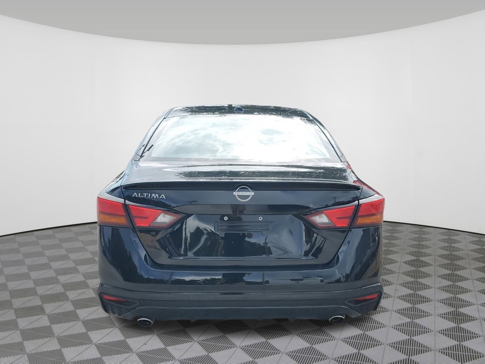2025 Nissan Altima SV photo 2