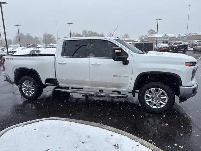 2025 Chevrolet Silverado 2500HD LT photo 2