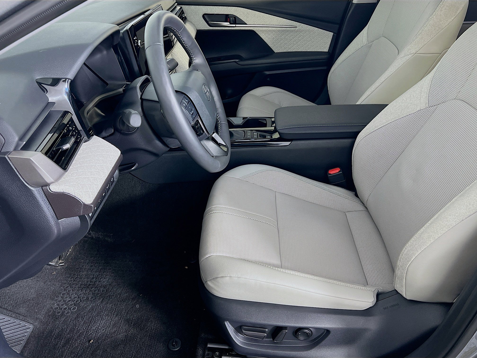 2025 Toyota Camry XLE photo 3