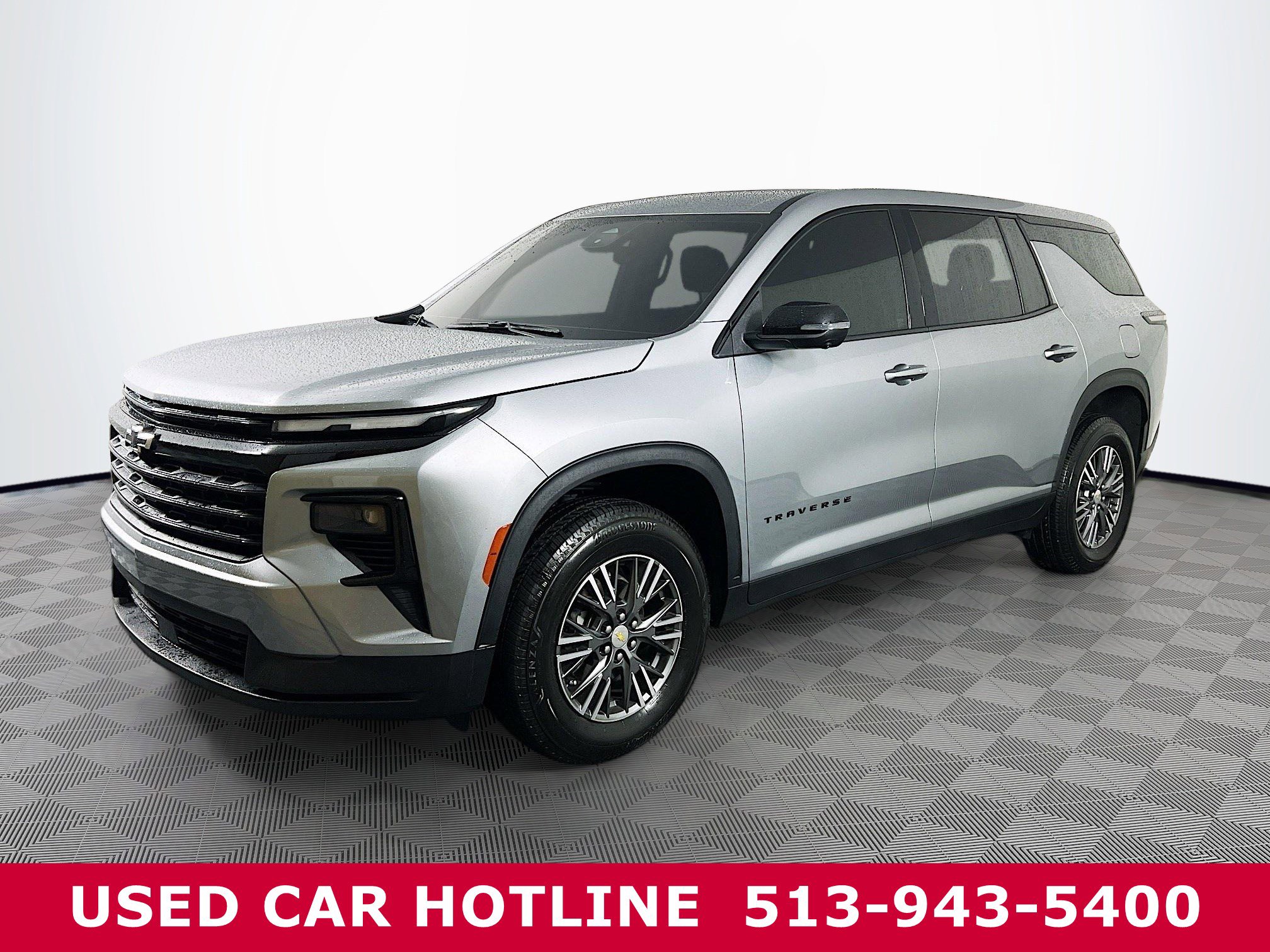 2024 Chevrolet Traverse LS photo 2