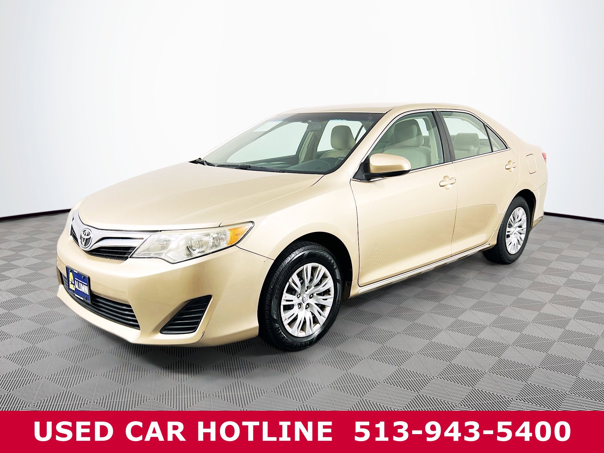 2012 Toyota Camry LE photo 2