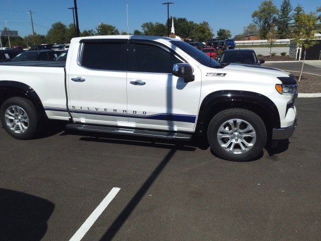 2023 Chevrolet Silverado 1500 LTZ photo 2