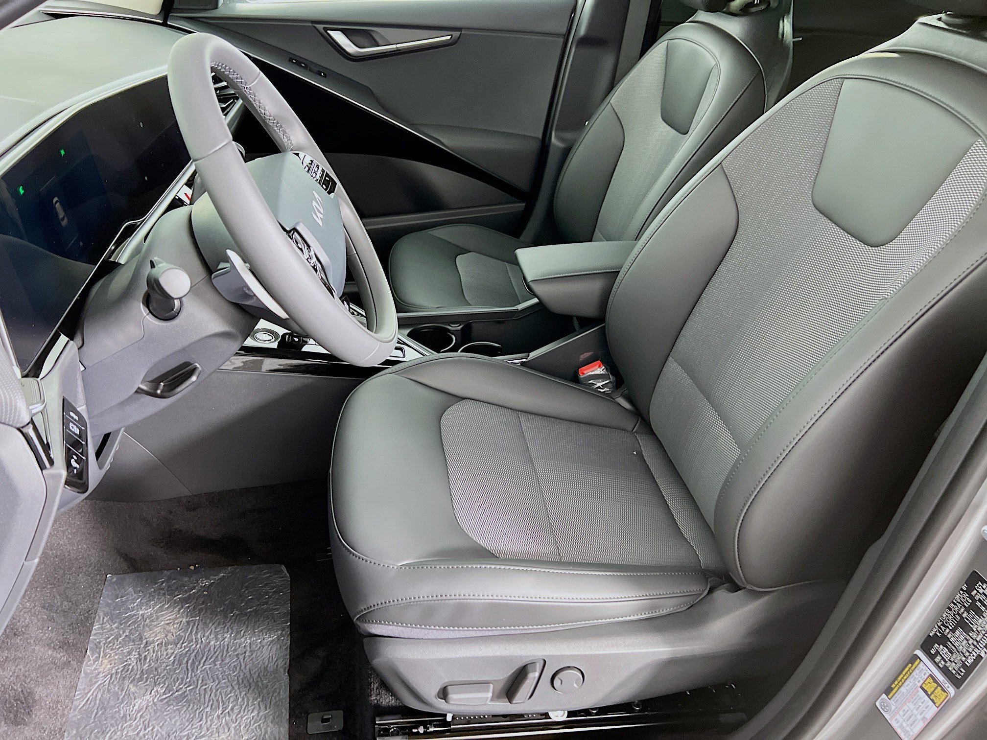 2025 Kia Niro EX photo 3