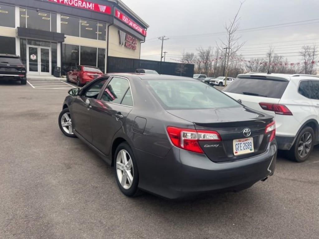 Used 2014 Toyota Camry SE Sedan