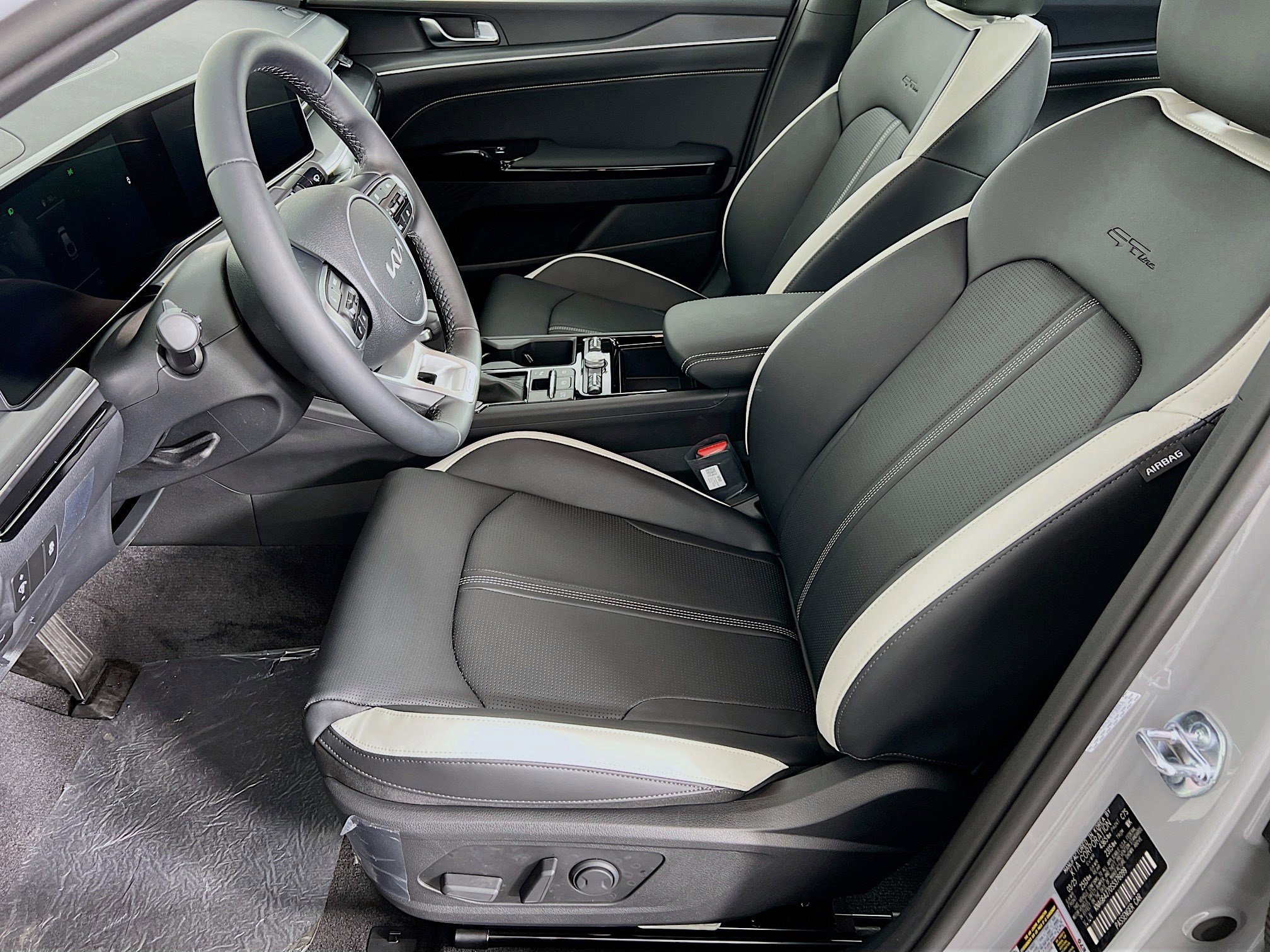 2025 Kia K5 GT-Line photo 3