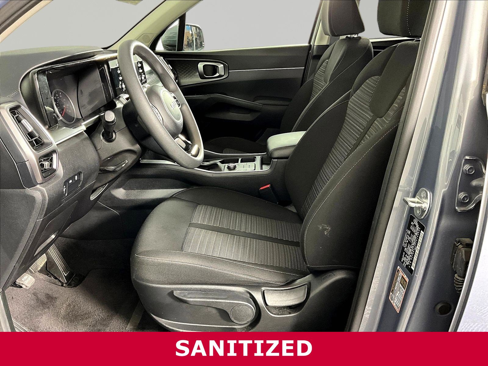 2023 Kia Sorento LX - Photo 18