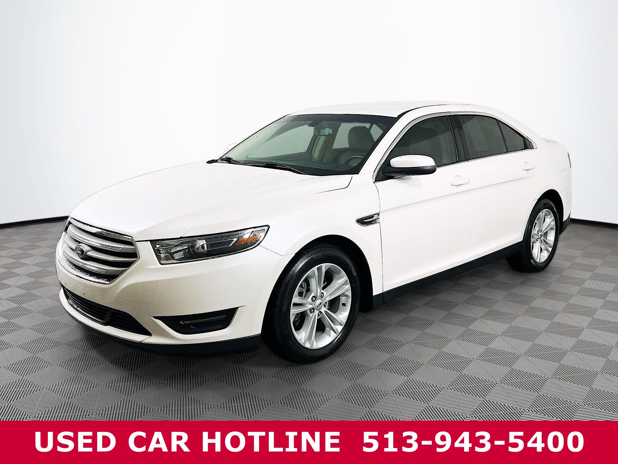 2017 Ford Taurus SEL photo 2