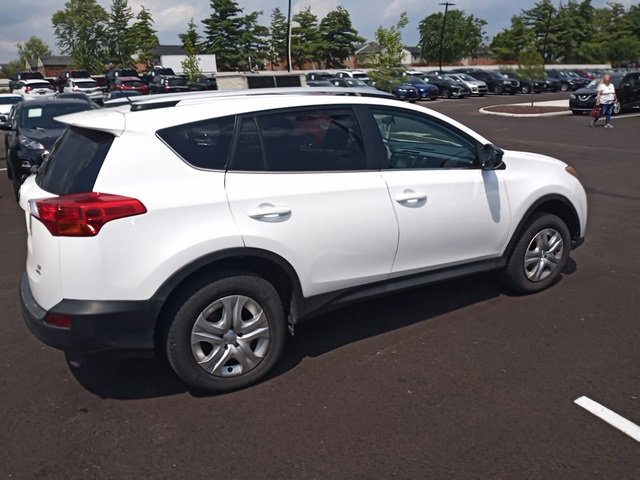 2013 Toyota RAV4 LE photo 2