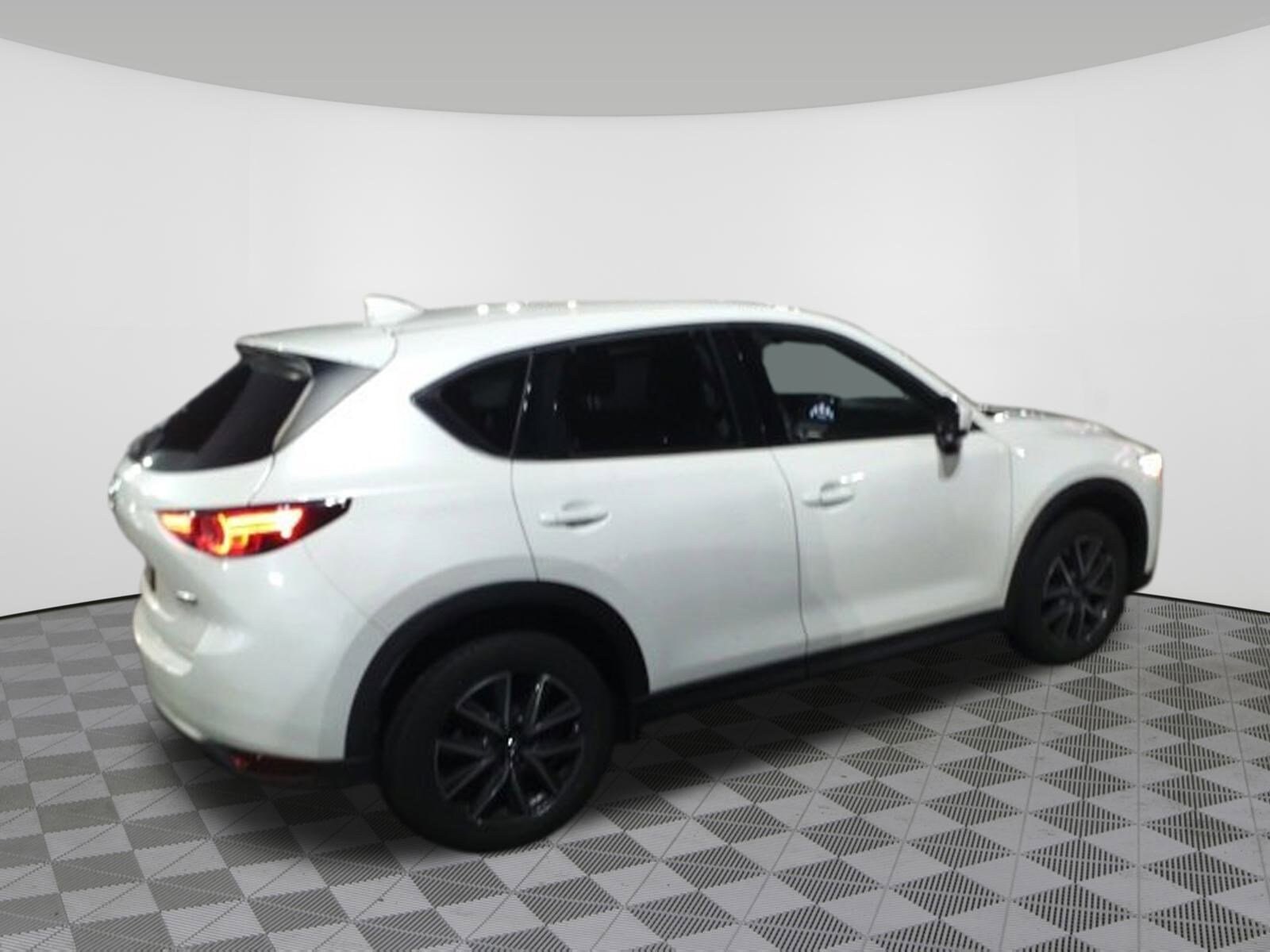 2017 Mazda CX-5 Grand Touring photo 2