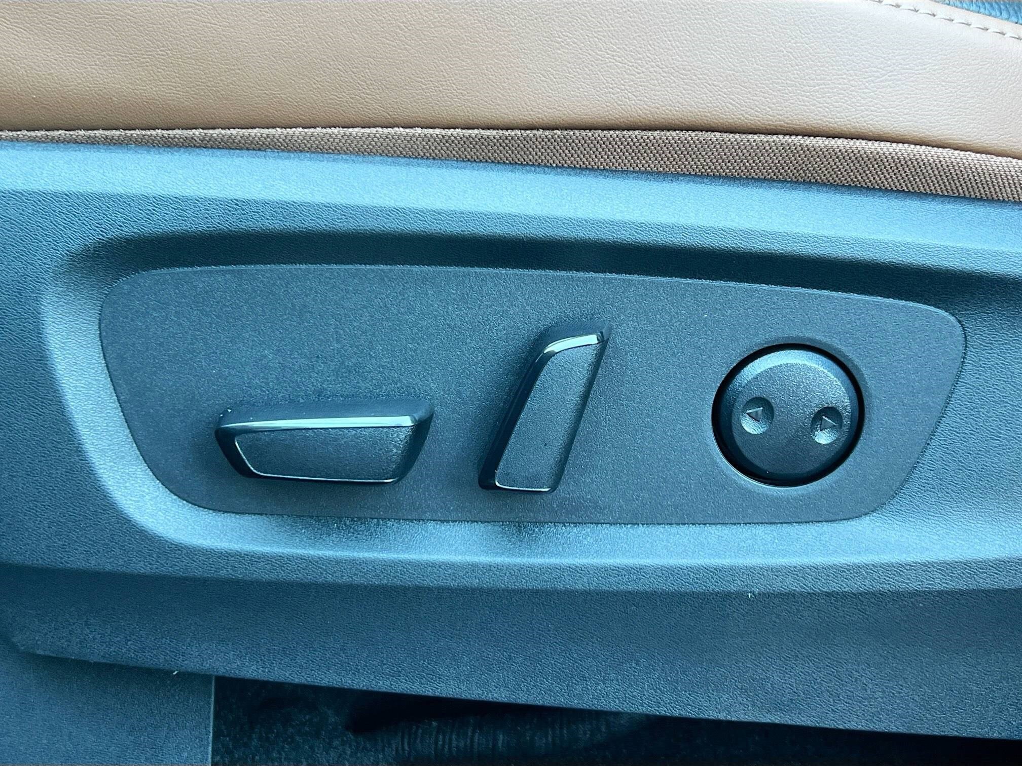 2025 Nissan Pathfinder Platinum photo 4