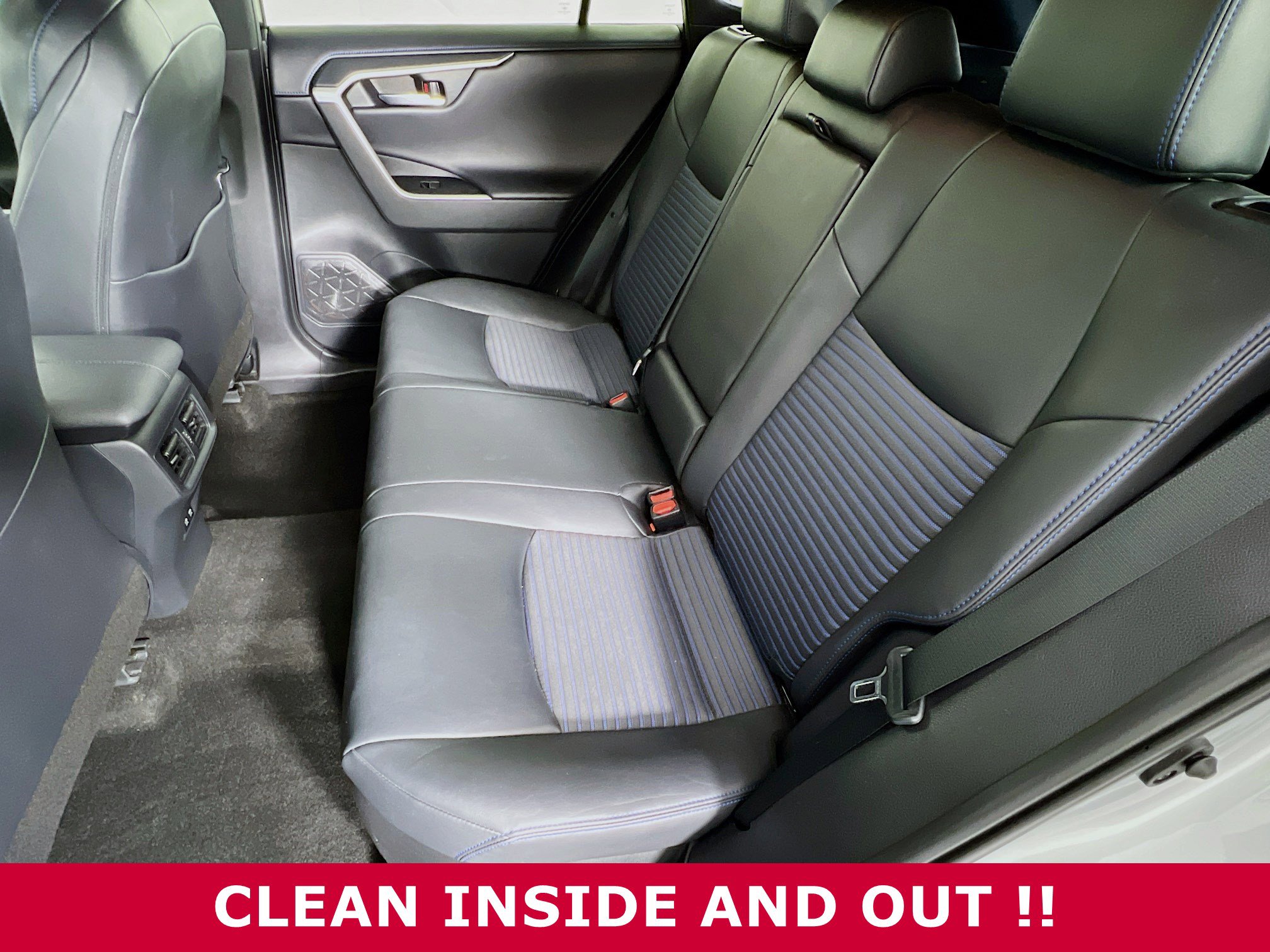 2019 Toyota RAV4 Hybrid XSE photo 4