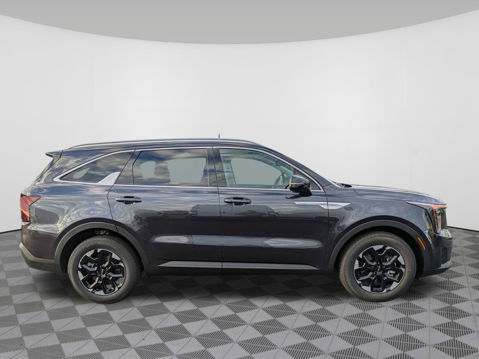 2025 Kia Sorento S photo 2
