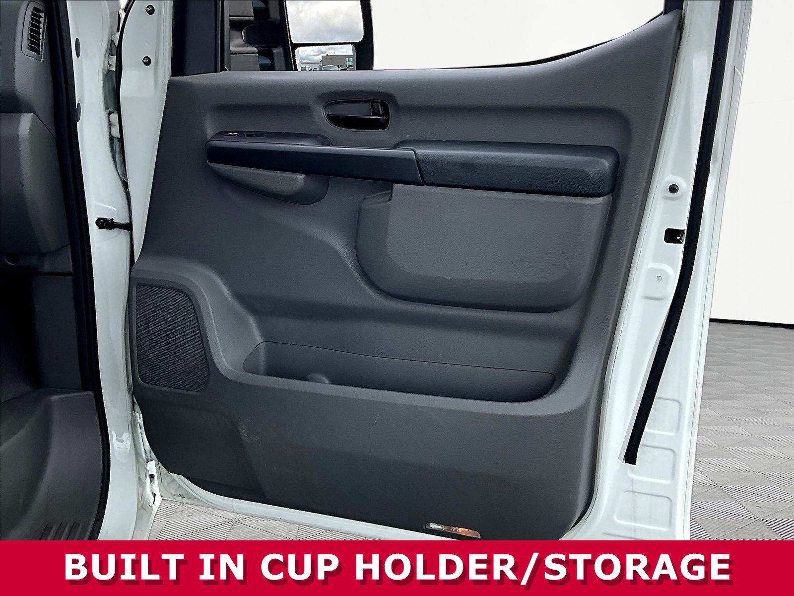 2016 Nissan NV Passenger SV - Photo 28