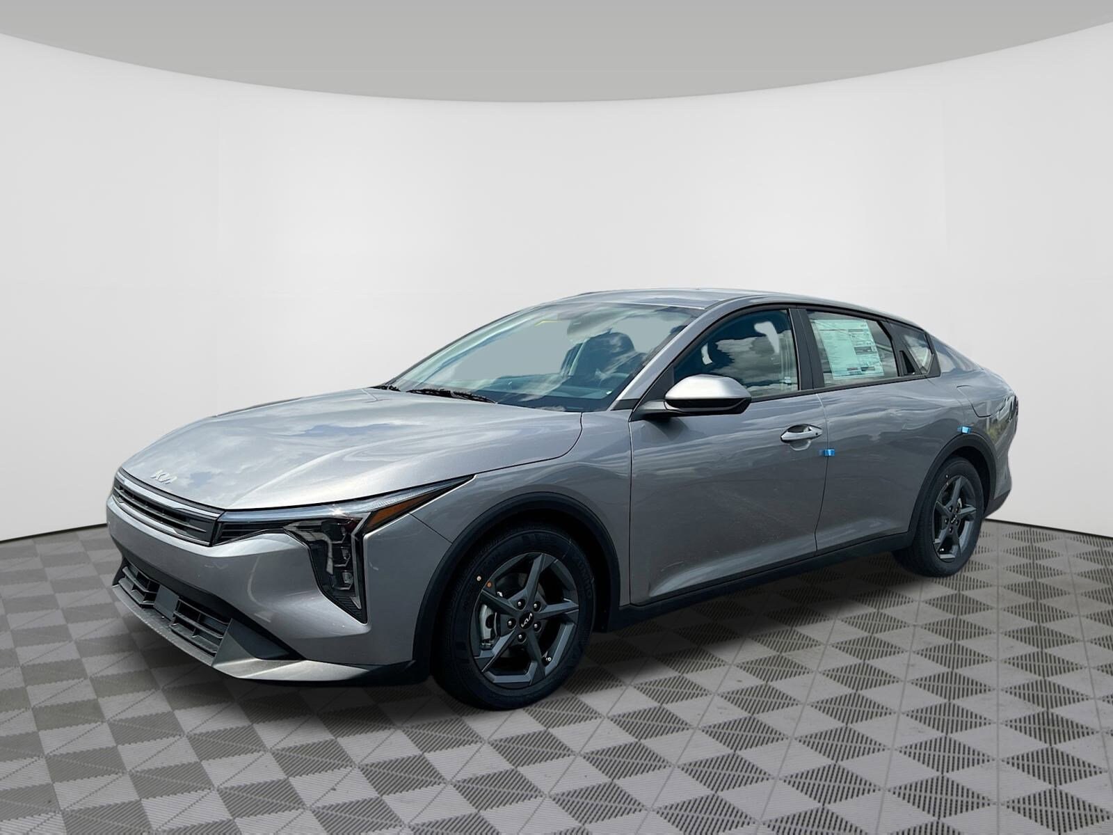 2025 Kia K4 LXS photo 2