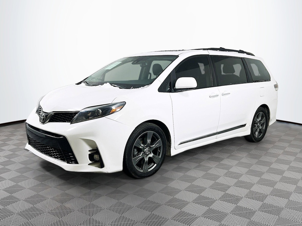 Used 2018 Toyota Sienna L Van Passenger Van