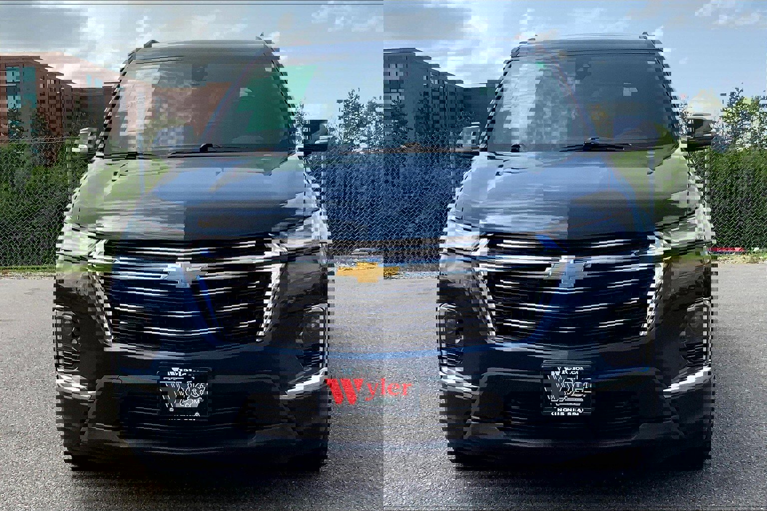 2023 Chevrolet Traverse Cloth photo 2