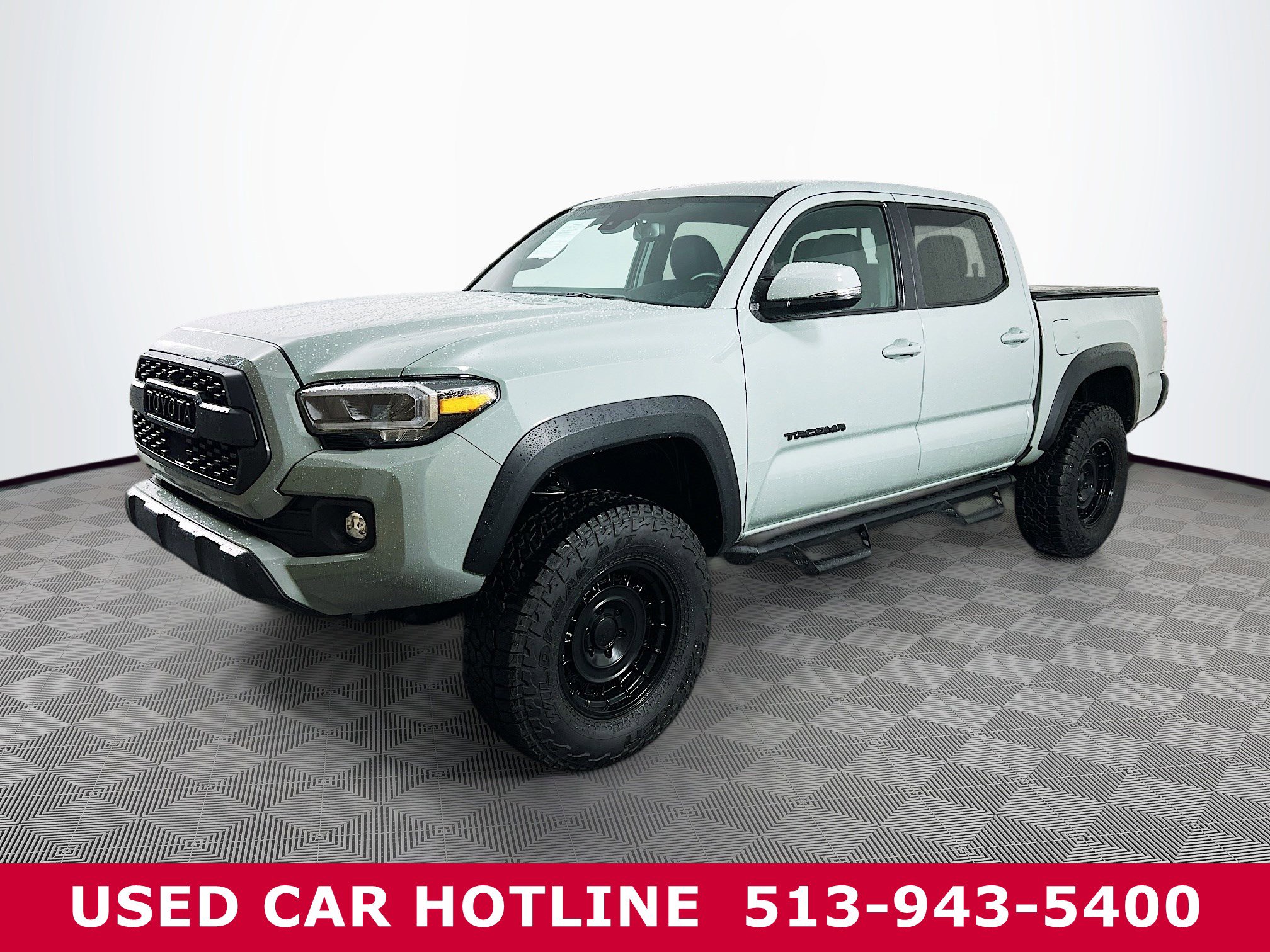 2023 Toyota Tacoma TRD Off-Road photo 2