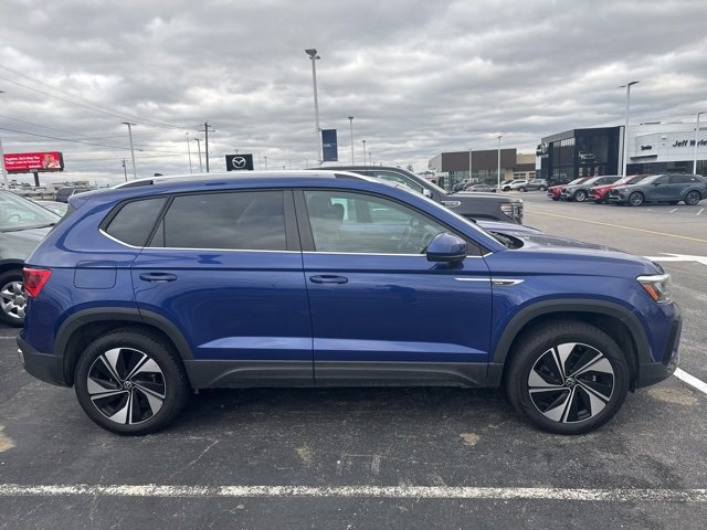 2024 Volkswagen Taos SE photo 2