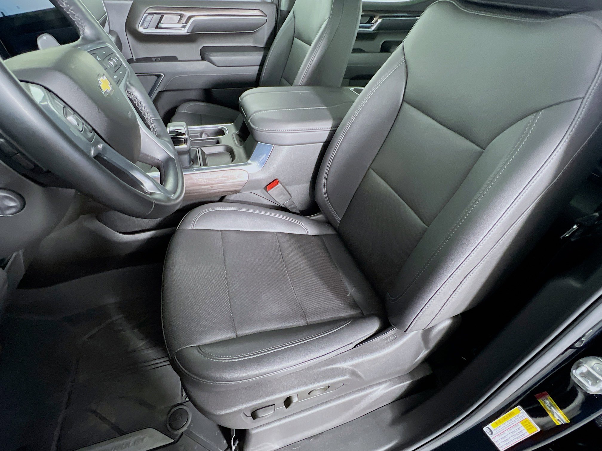 2023 Chevrolet Silverado 1500 LTZ photo 2