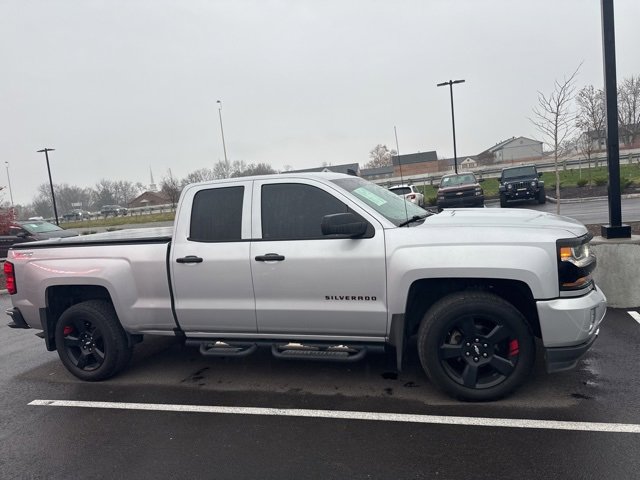 2018 Chevrolet Silverado 1500 LT photo 2