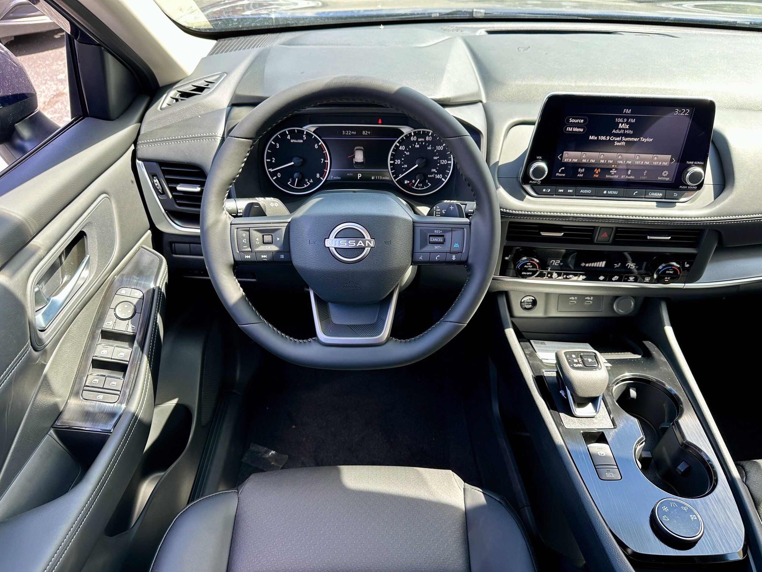 2026 Nissan Rogue SV photo 4