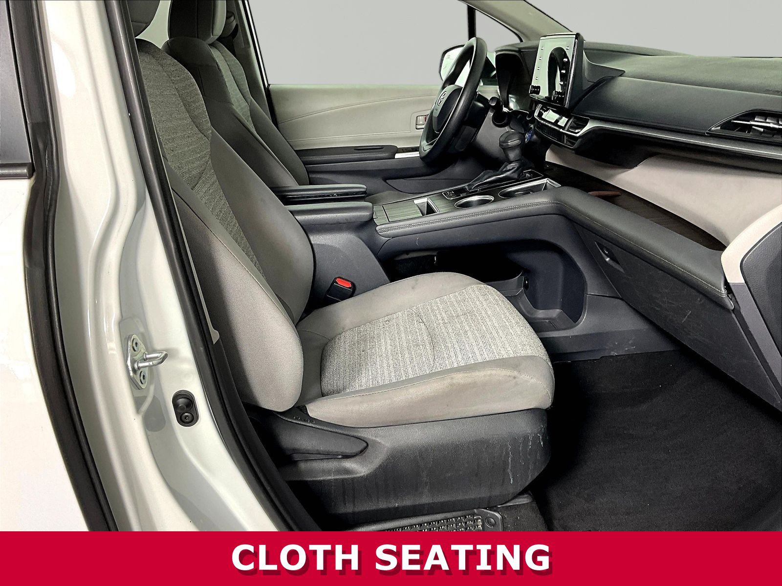 2022 Toyota Sienna LE - Photo 28
