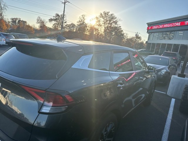 2024 Kia Sportage EX photo 2