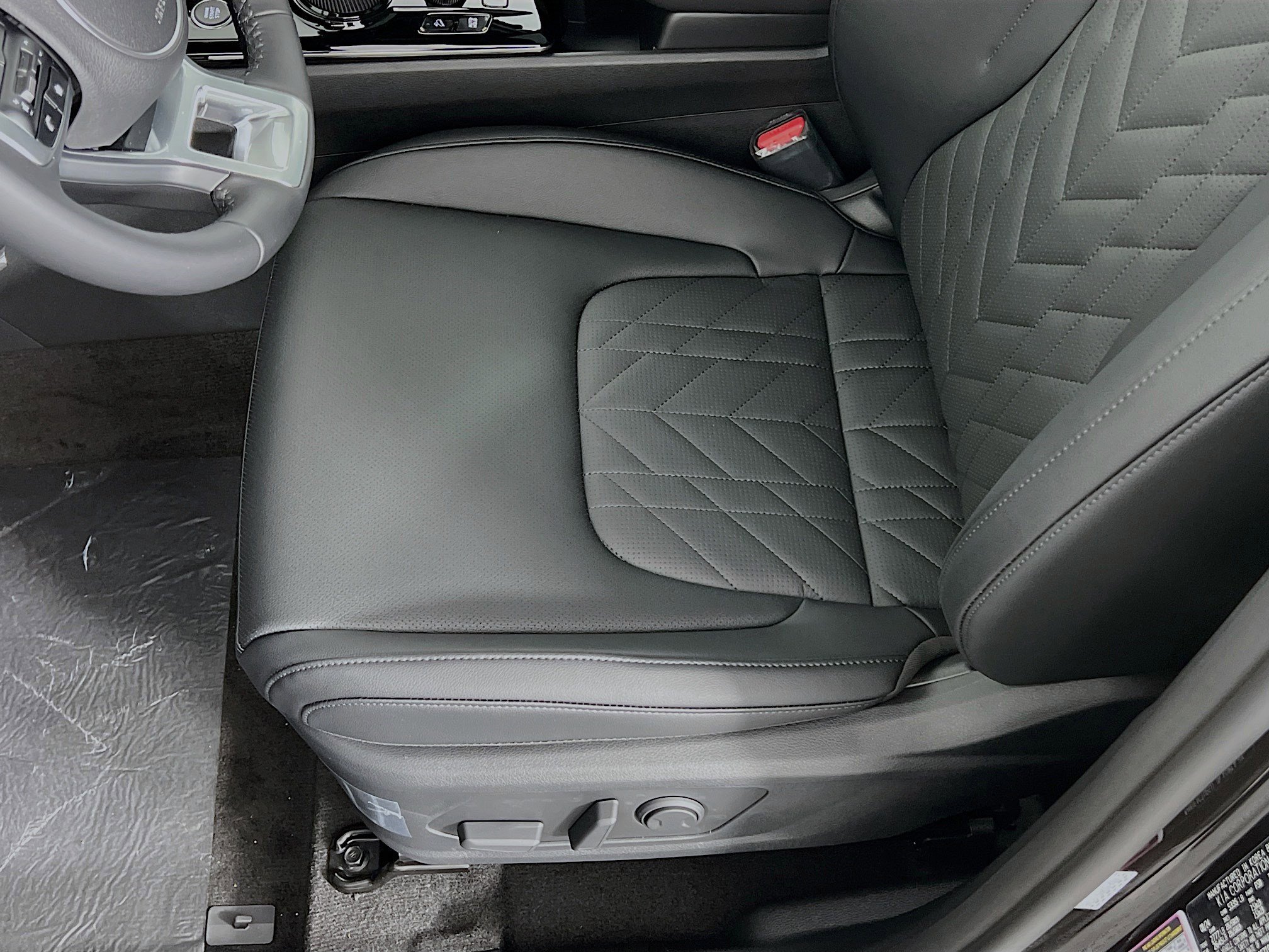 2025 Kia Sportage Plug-In Hybrid X-Line photo 4