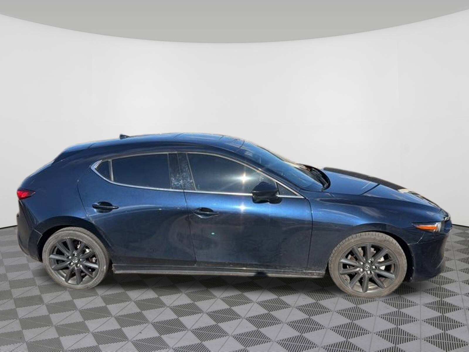 2020 Mazda Mazda3 Hatchback Premium photo 2