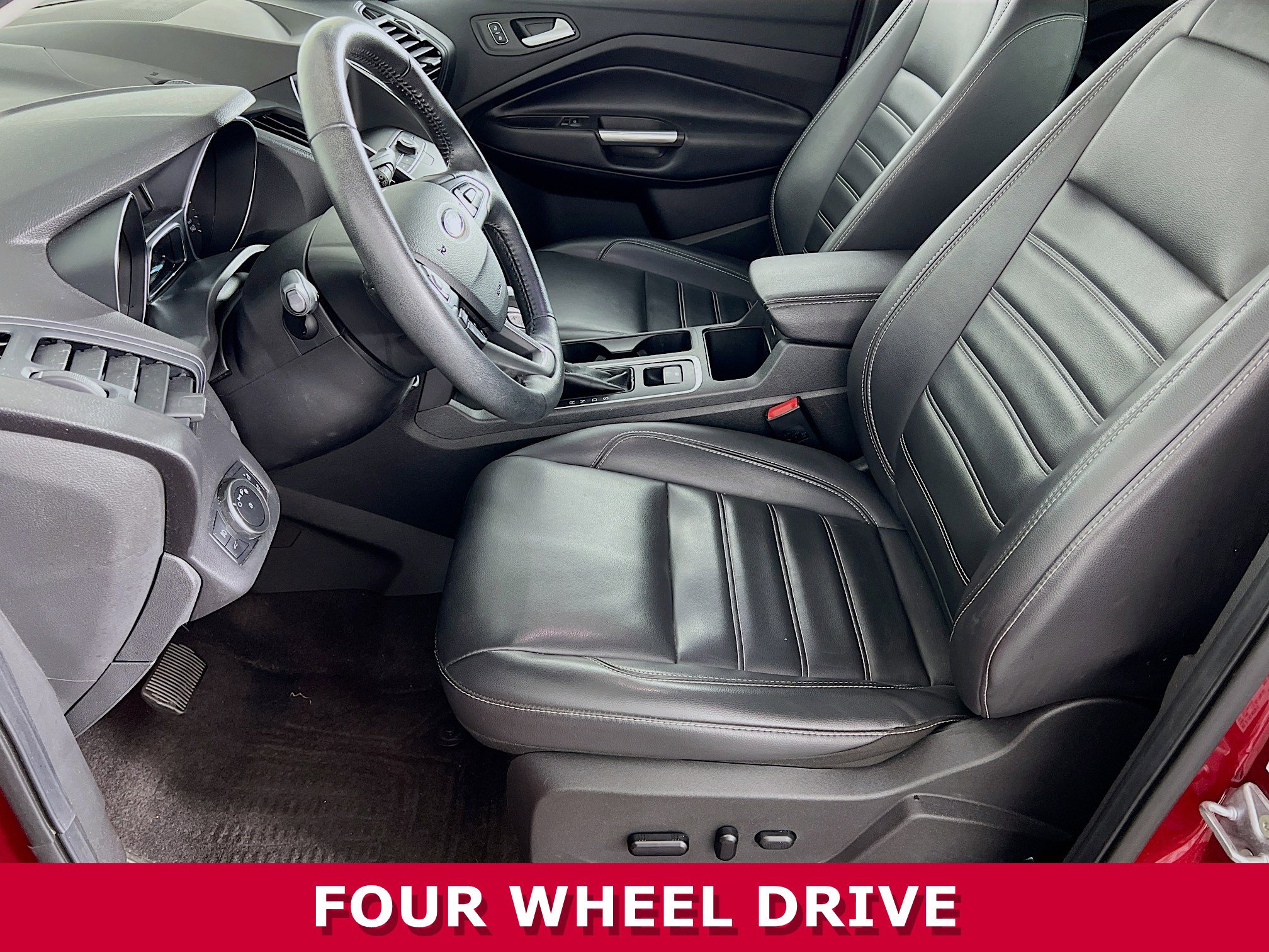 2019 Ford Escape SEL photo 3