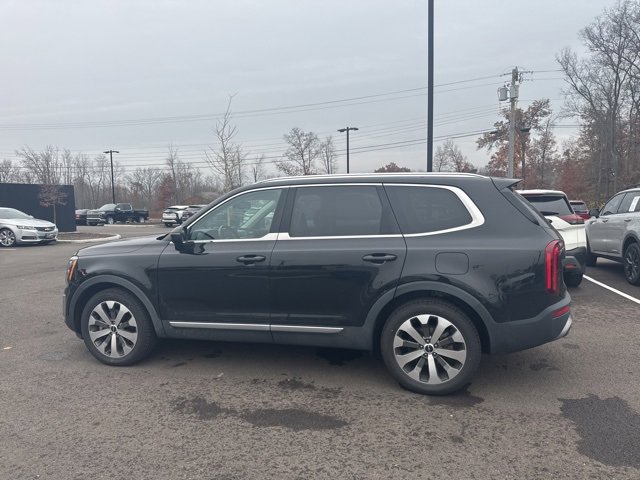 2022 Kia Telluride EX photo 2