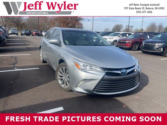 2017 Toyota Camry XLE Hybrid's photo