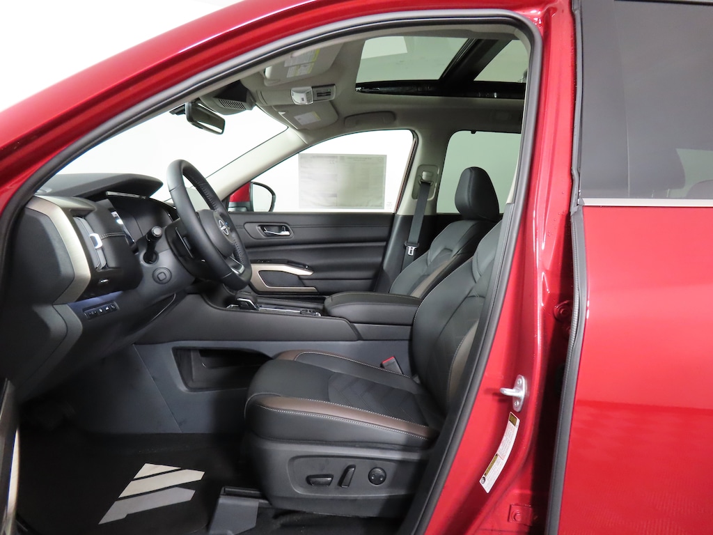 New 2025 Nissan Pathfinder Platinum SUV