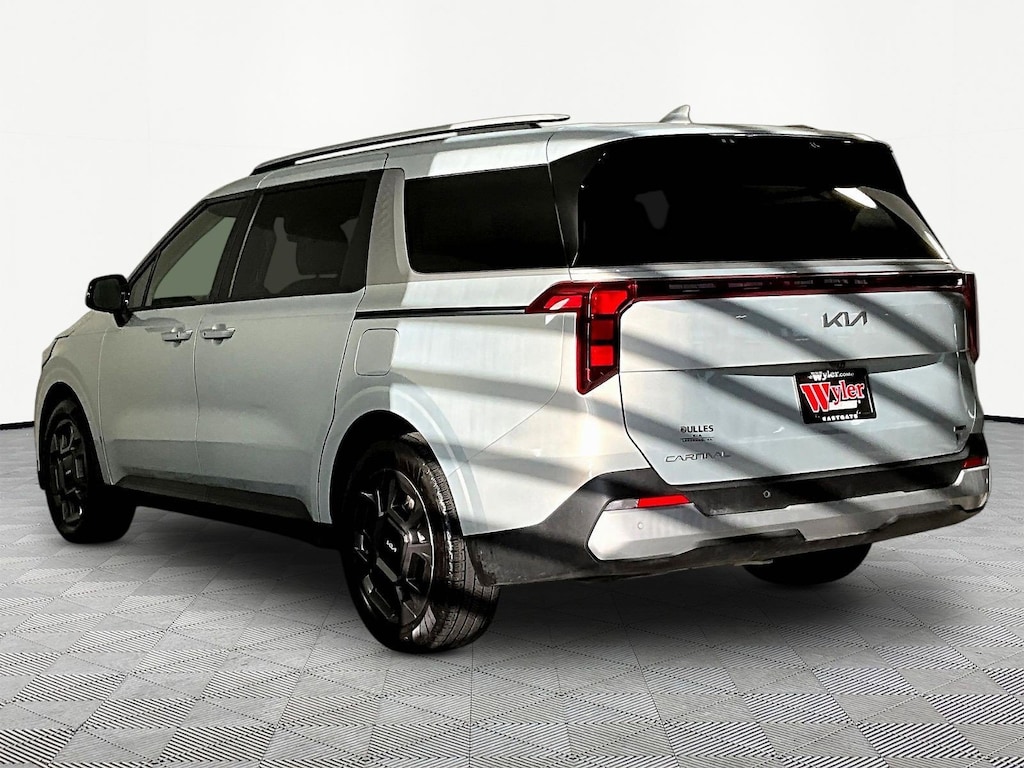 Used 2025 Kia Carnival Hybrid EX Van Passenger Van